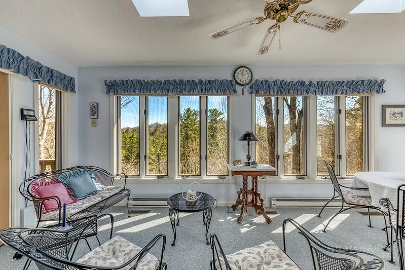 Image number 3 for the current listing