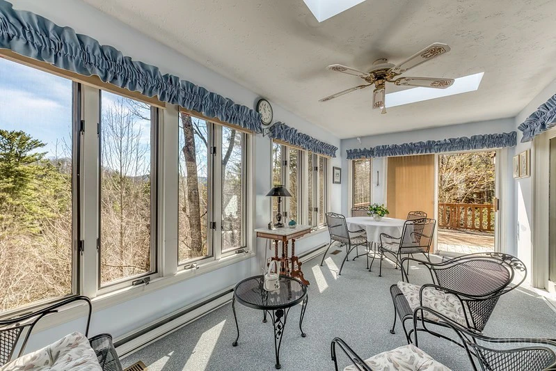 Image number 5 for the current listing