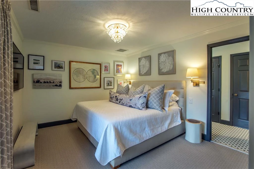 Image number 10 for the current listing