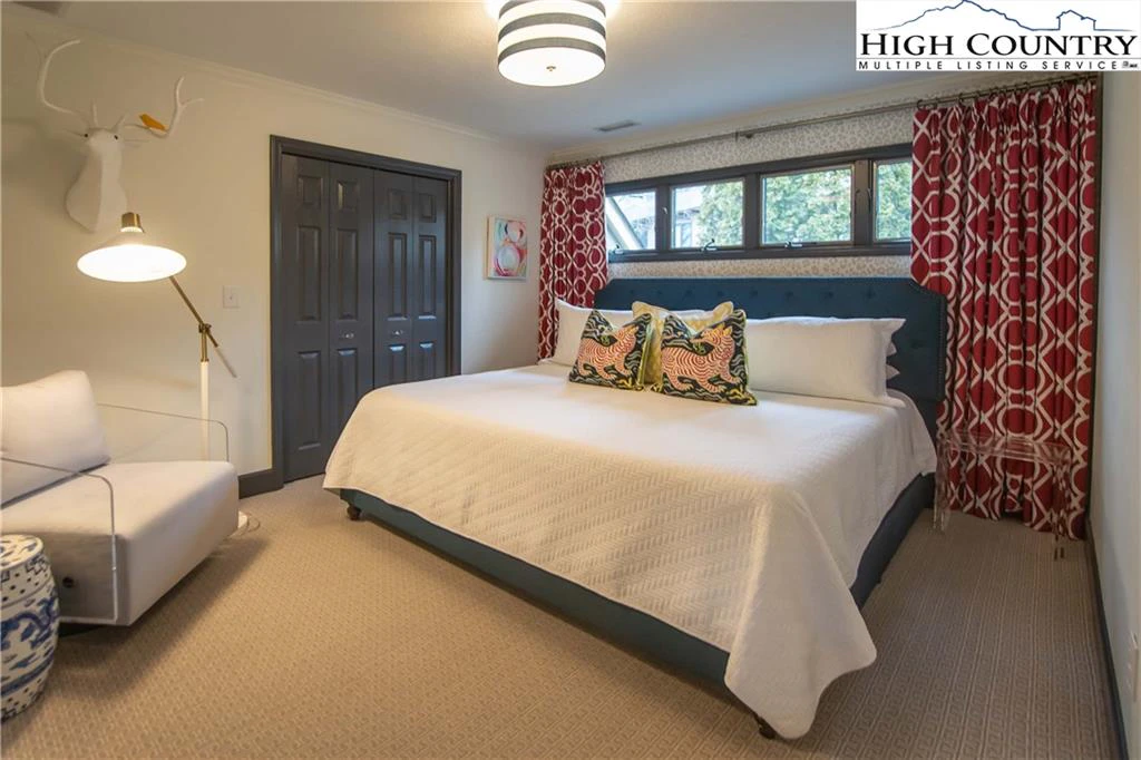 Image number 7 for the current listing