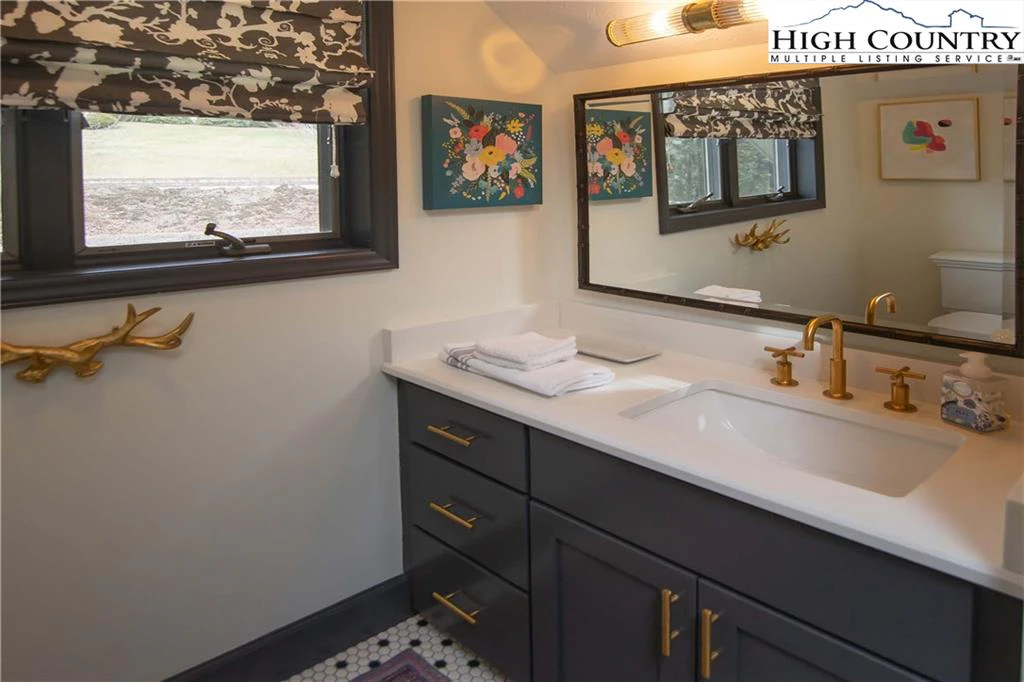 Image number 6 for the current listing