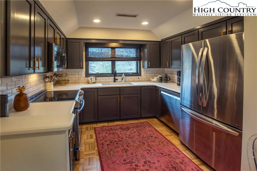 Image number 12 for the current listing