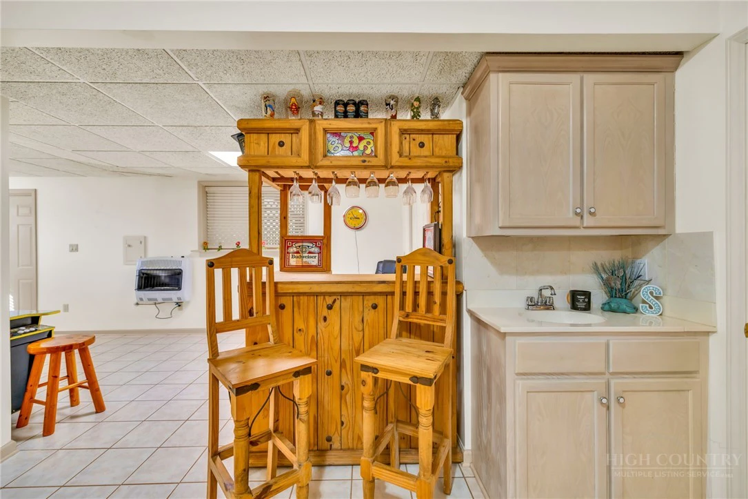 Image number 19 for the current listing