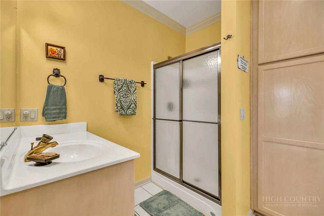 Image number 14 for the current listing