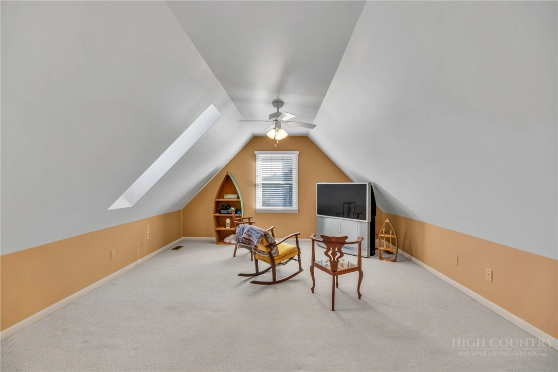 Image number 11 for the current listing