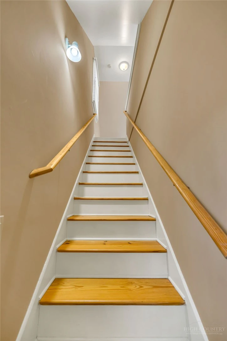 Image number 10 for the current listing