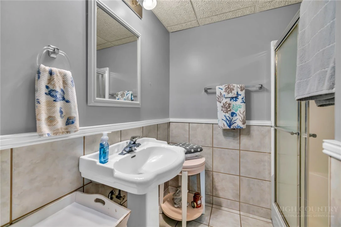 Image number 21 for the current listing