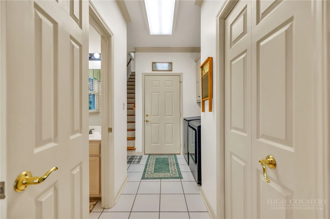 Image number 7 for the current listing