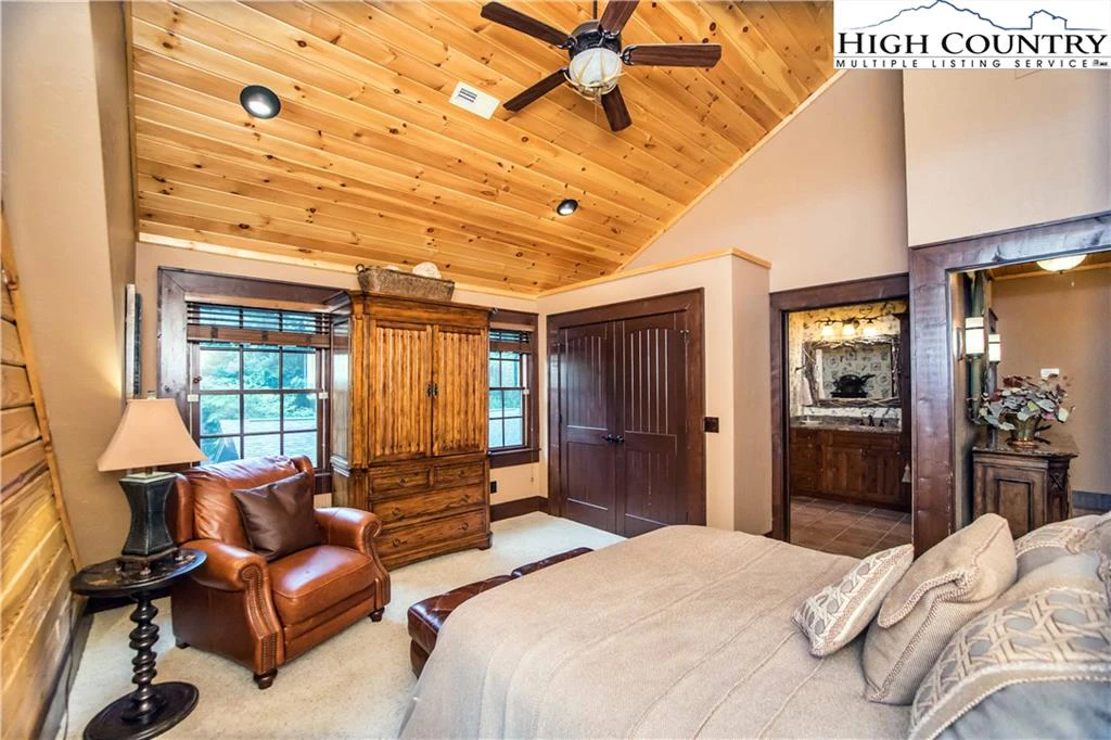 Image number 3 for the current listing