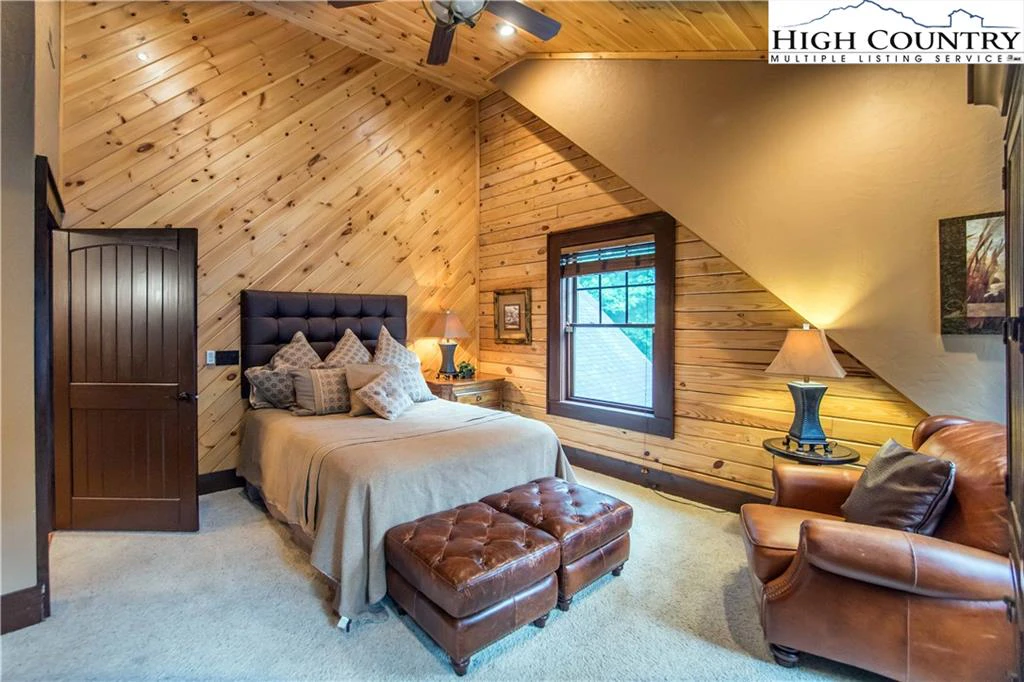 Image number 4 for the current listing