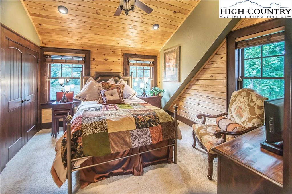 Image number 6 for the current listing