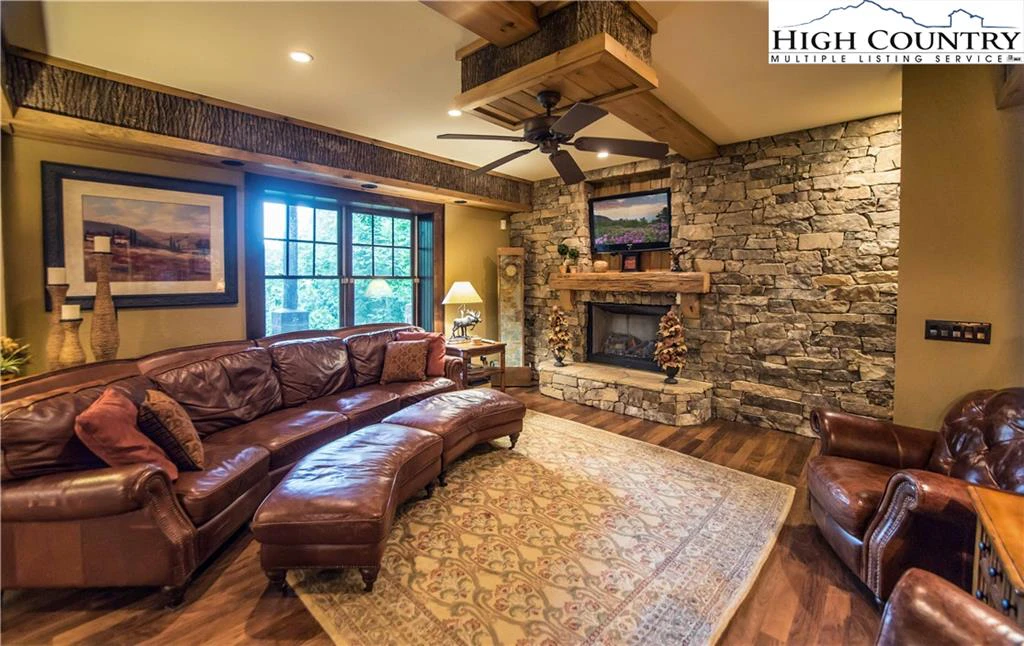 Image number 10 for the current listing
