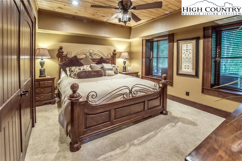 Image number 2 for the current listing