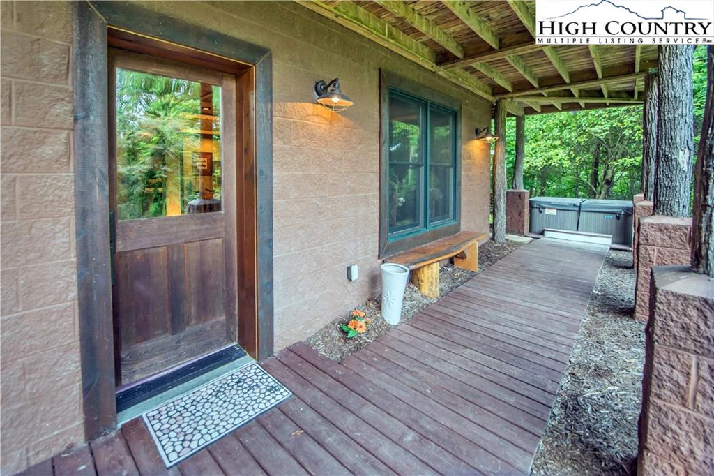 Image number 16 for the current listing