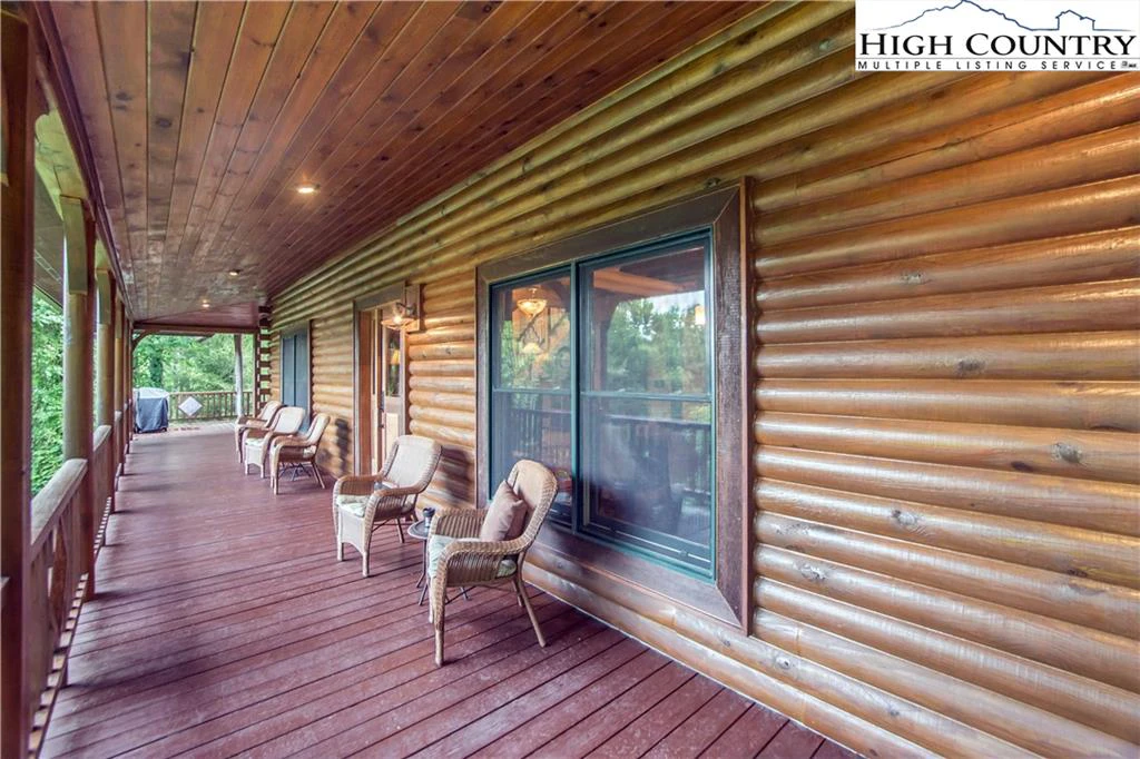 Image number 18 for the current listing