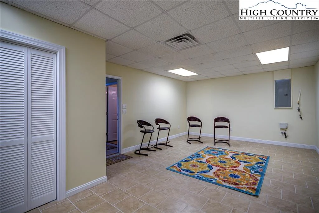 Image number 4 for the current listing