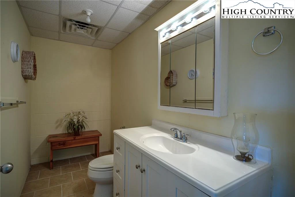 Image number 5 for the current listing
