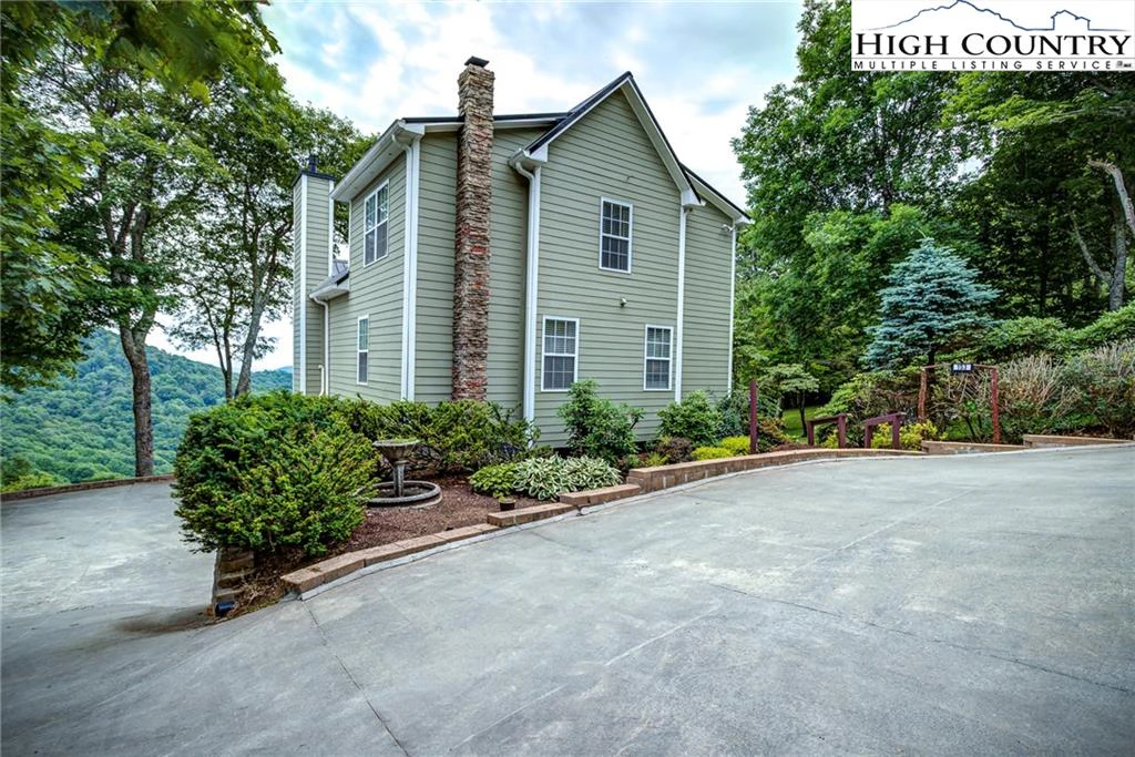 Image number 16 for the current listing