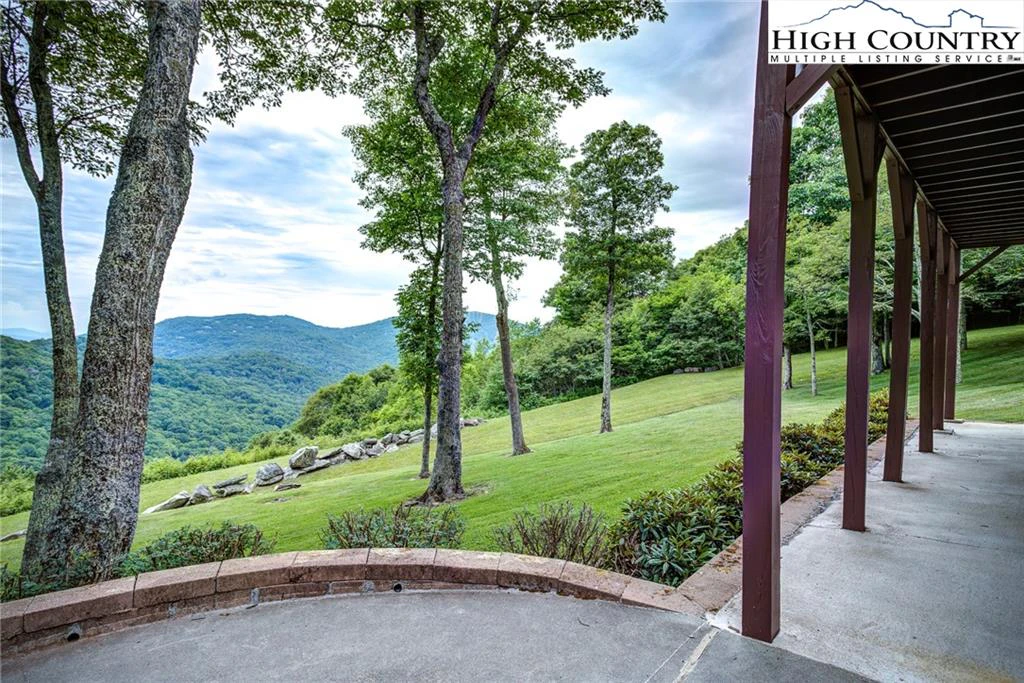 Image number 17 for the current listing