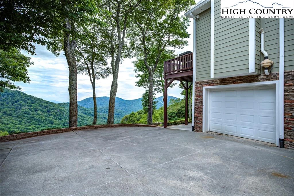 Image number 18 for the current listing