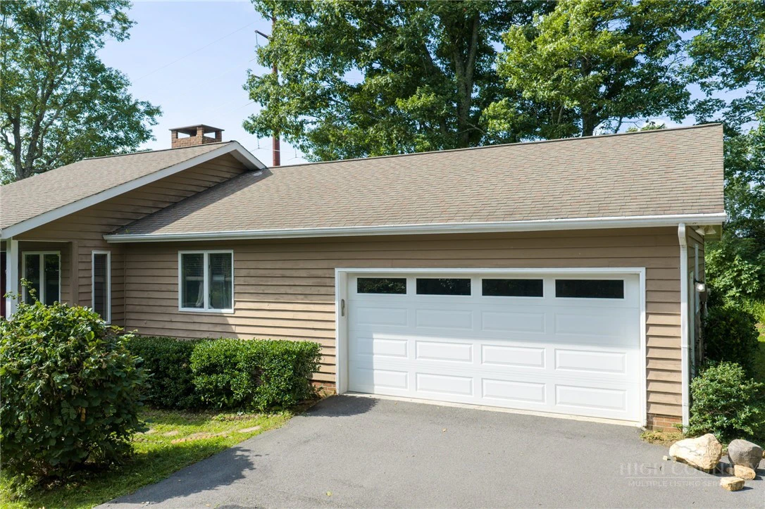Image number 5 for the current listing