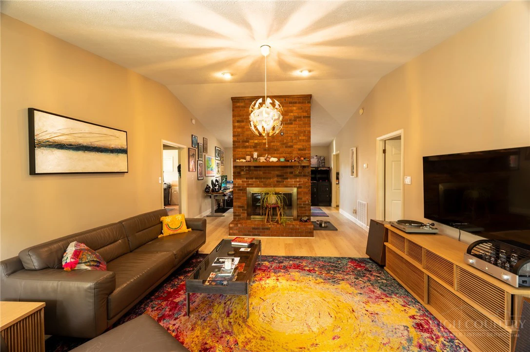 Image number 10 for the current listing