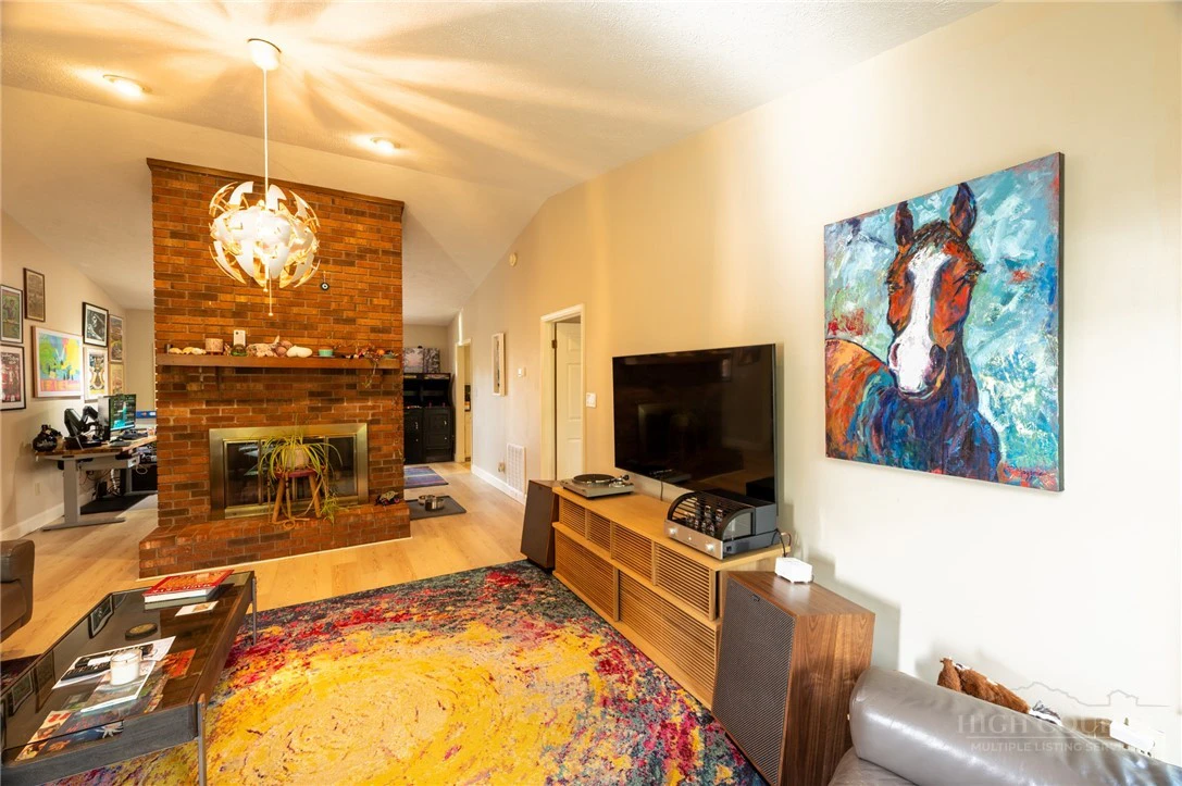 Image number 11 for the current listing