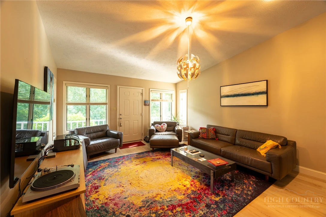 Image number 12 for the current listing