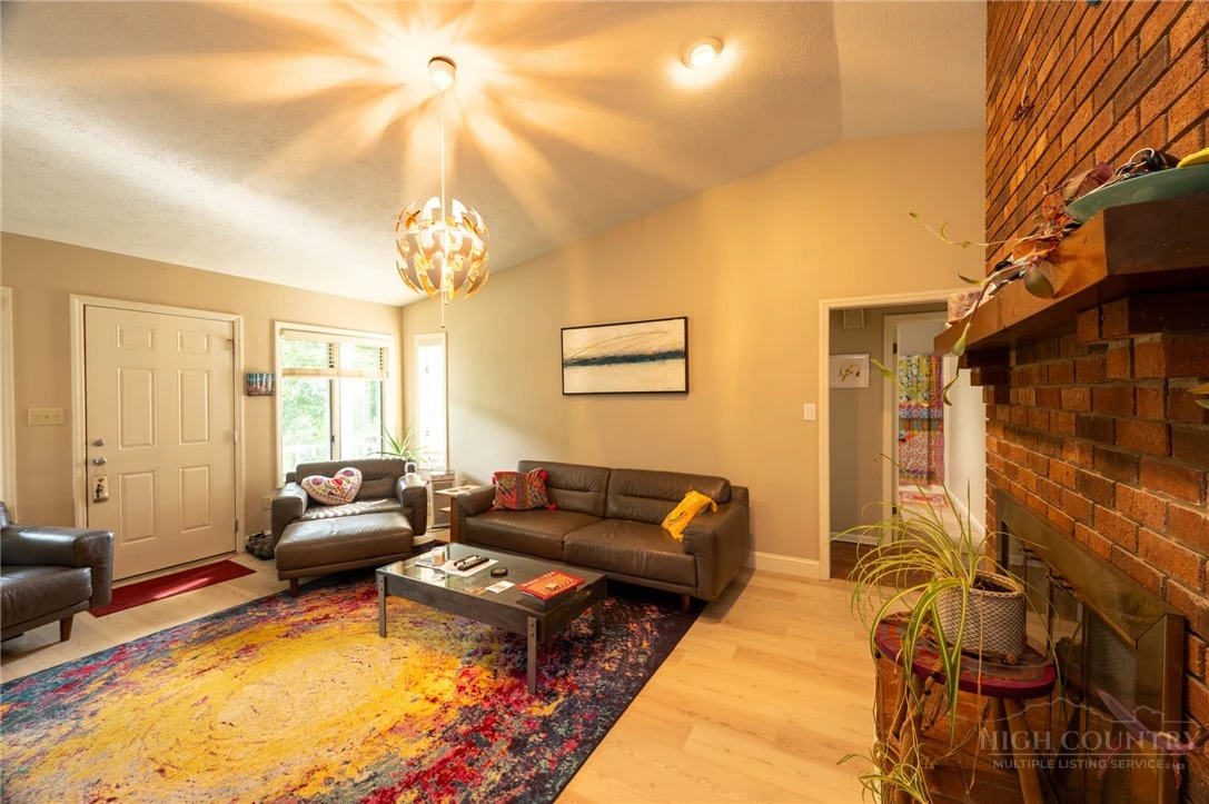Image number 13 for the current listing
