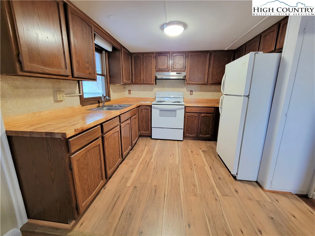 Image number 18 for the current listing