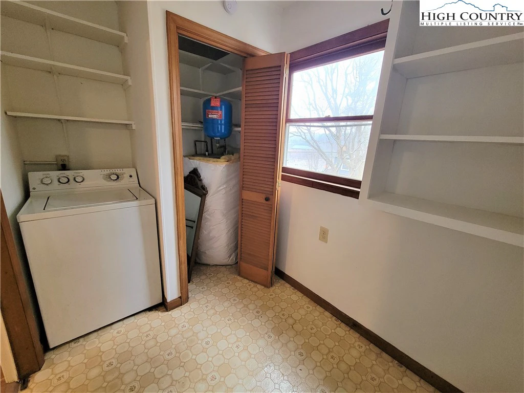 Image number 16 for the current listing