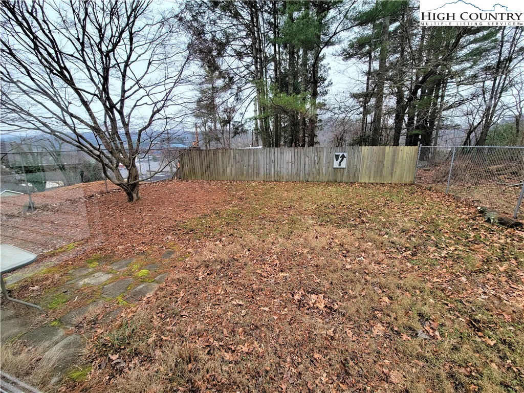 Image number 14 for the current listing