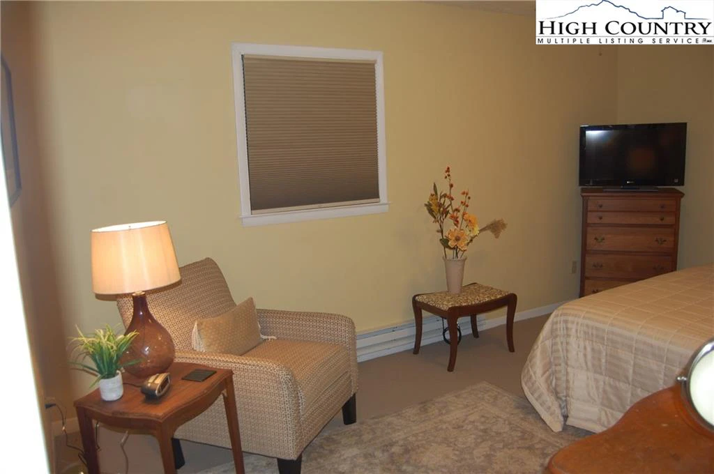 Image number 2 for the current listing