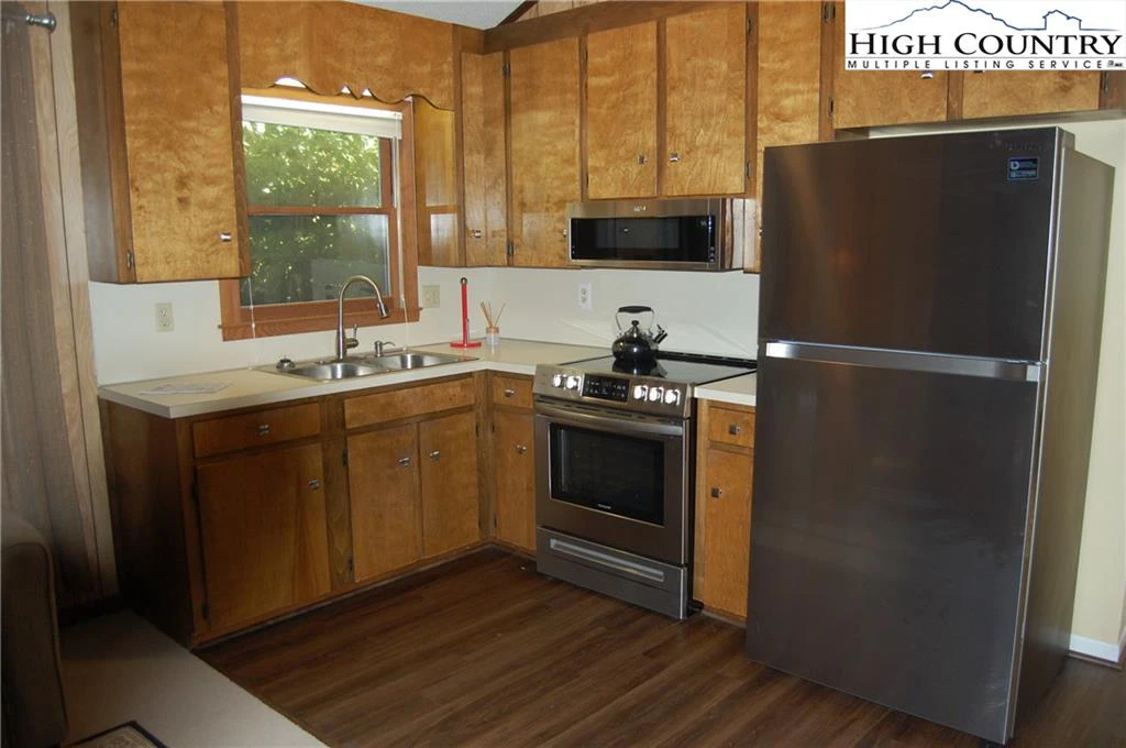 Image number 18 for the current listing