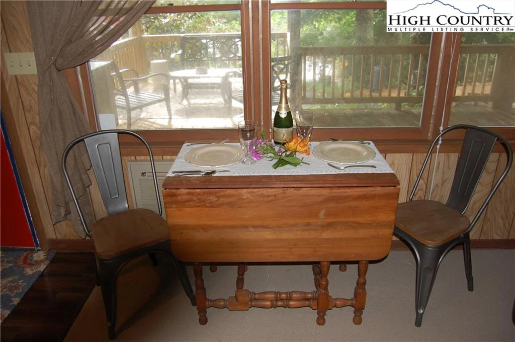 Image number 17 for the current listing