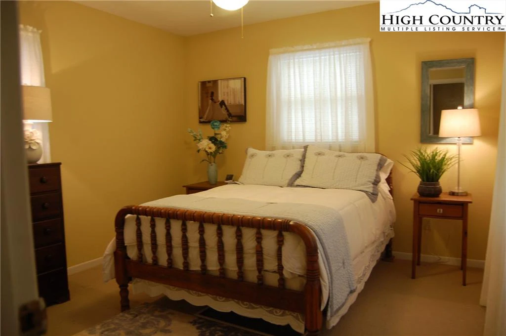 Image number 15 for the current listing