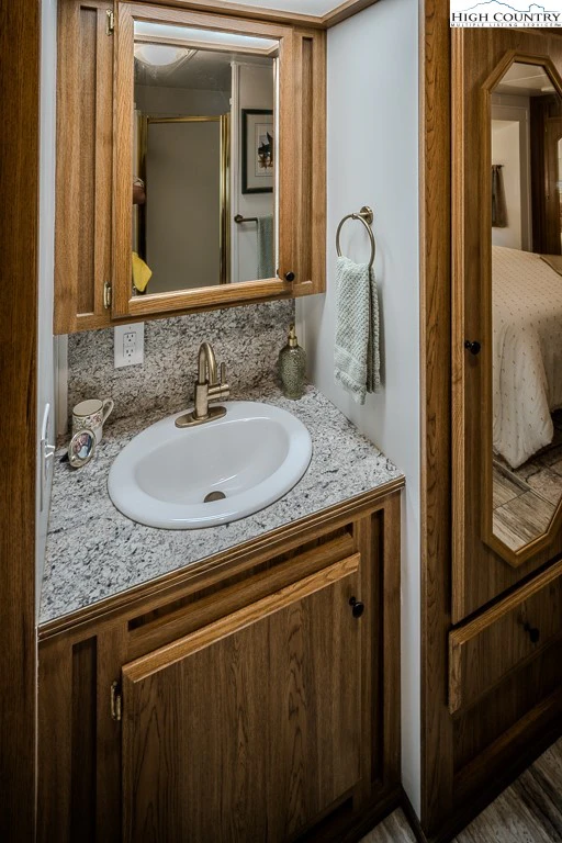 Image number 7 for the current listing