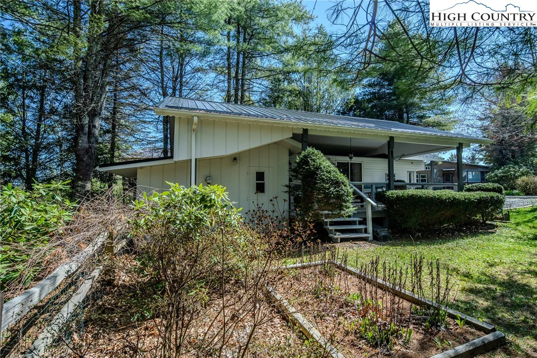 Image number 21 for the current listing