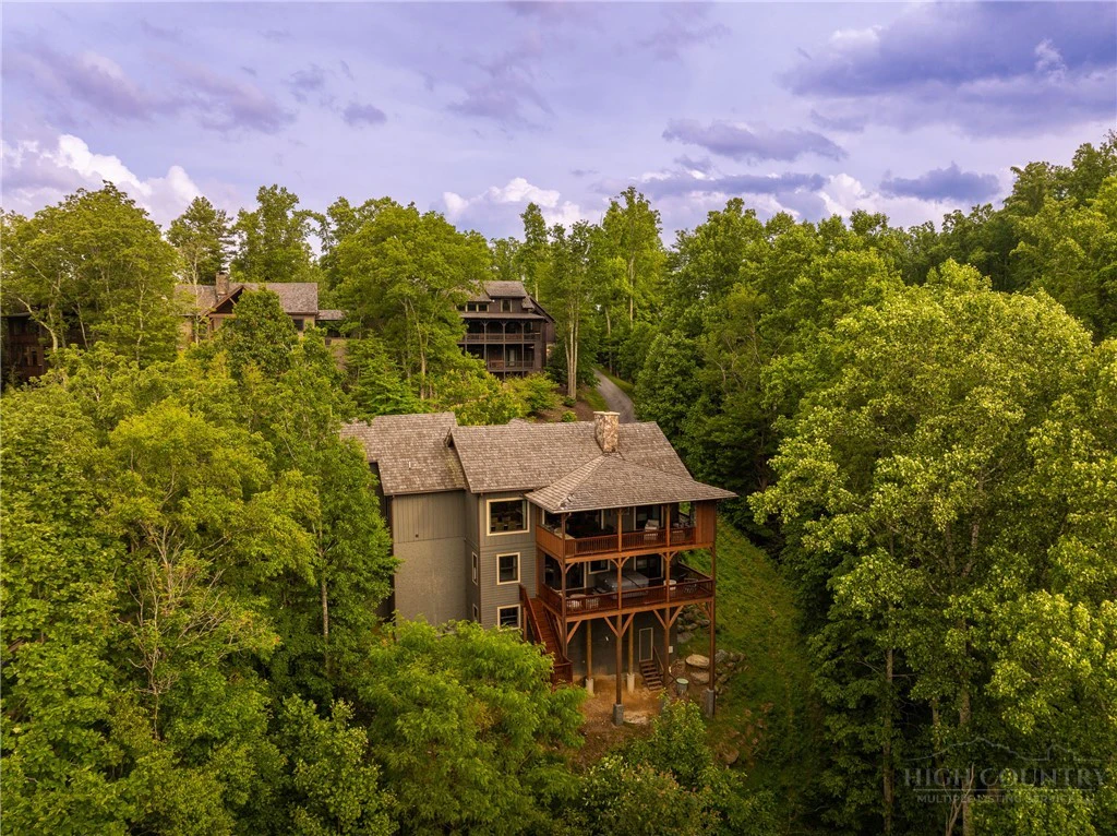 Image number 17 for the current listing