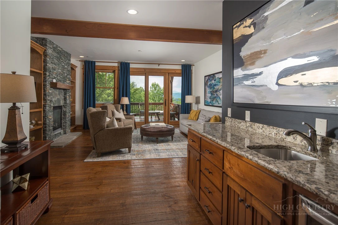 Image number 14 for the current listing
