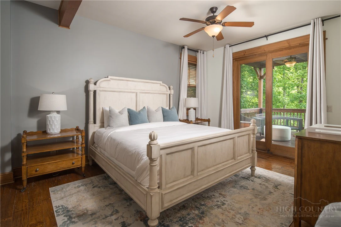 Image number 3 for the current listing