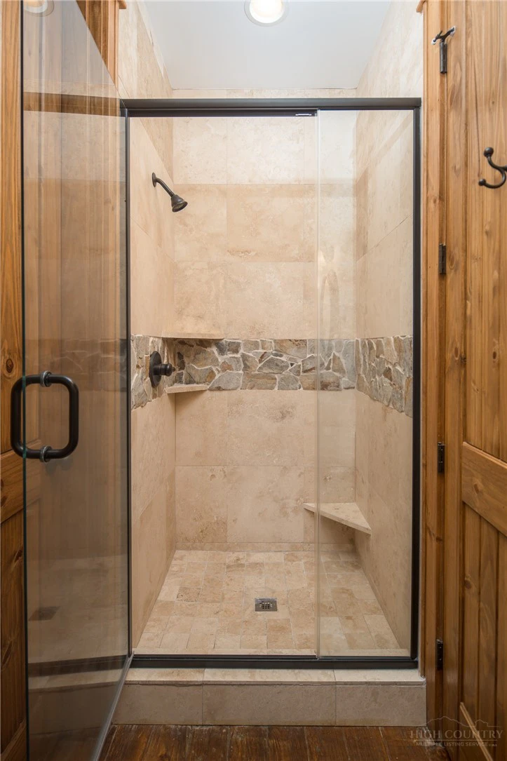 Image number 6 for the current listing
