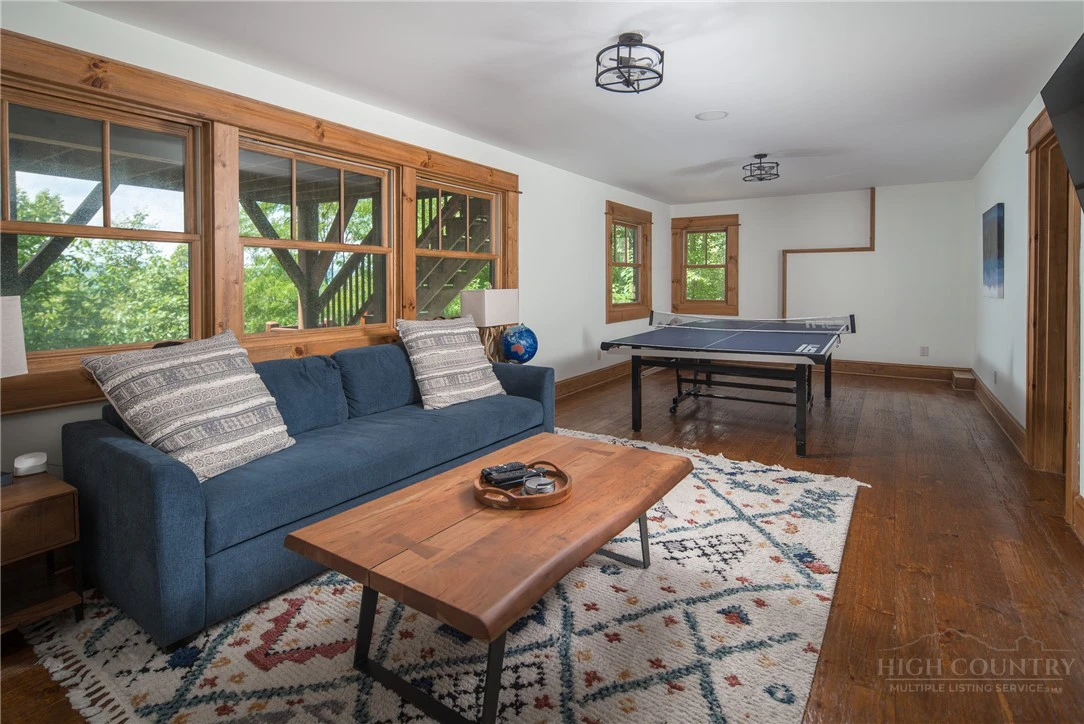 Image number 10 for the current listing
