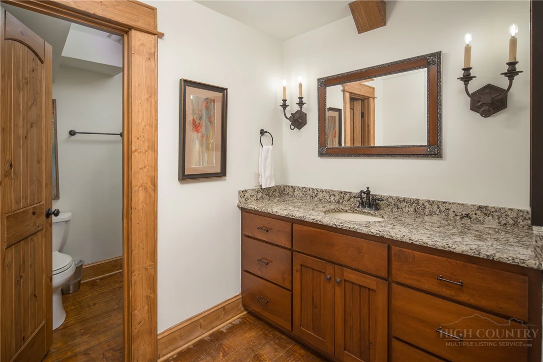 Image number 2 for the current listing