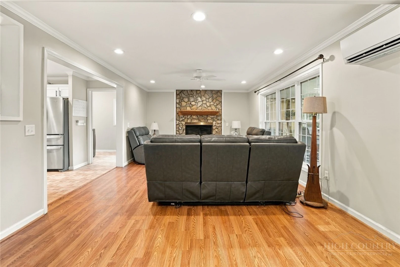 Image number 12 for the current listing