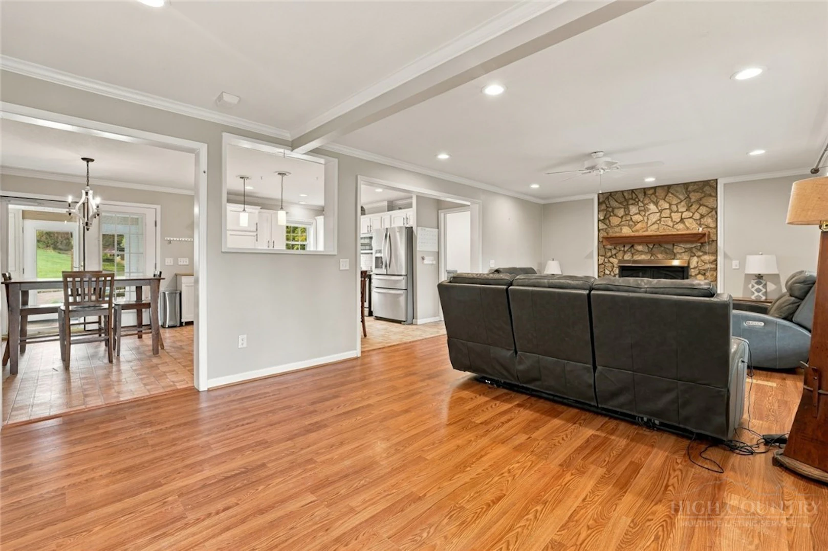 Image number 9 for the current listing