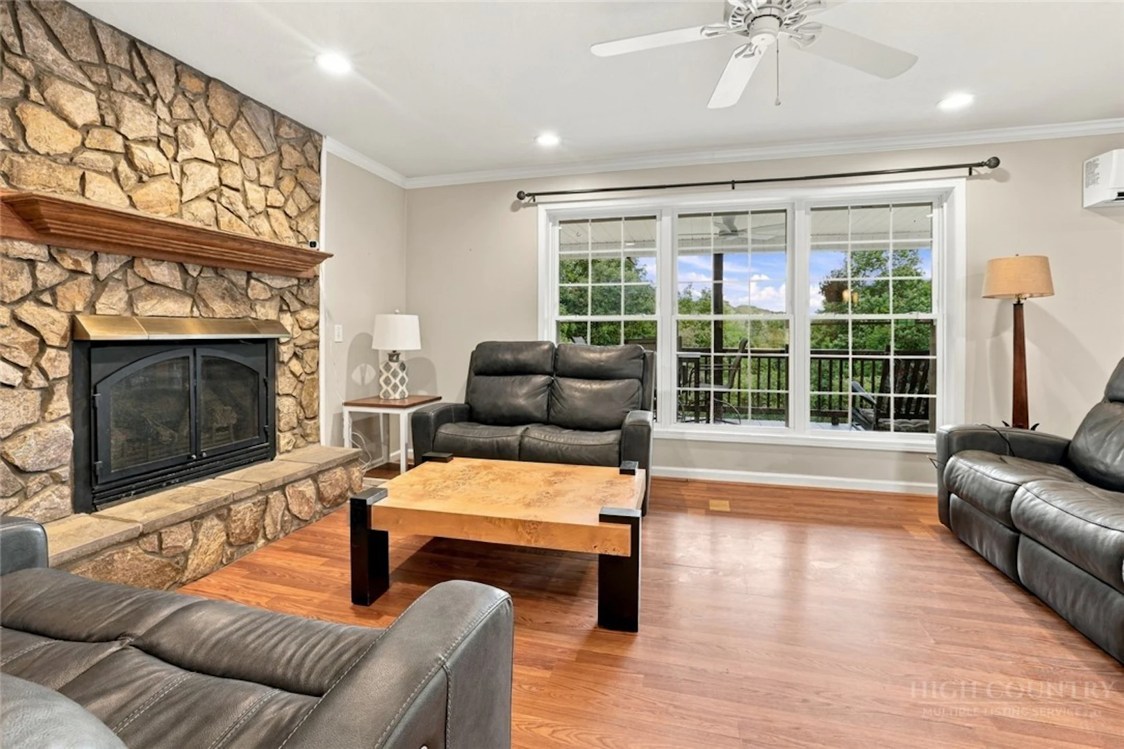 Image number 11 for the current listing