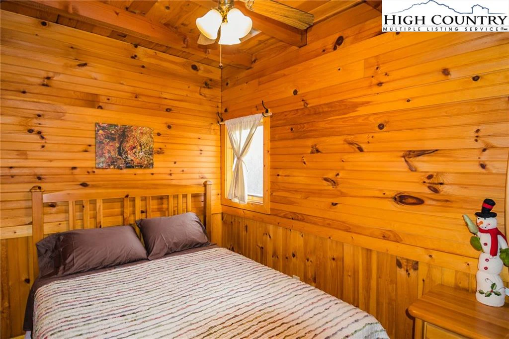 Image number 3 for the current listing
