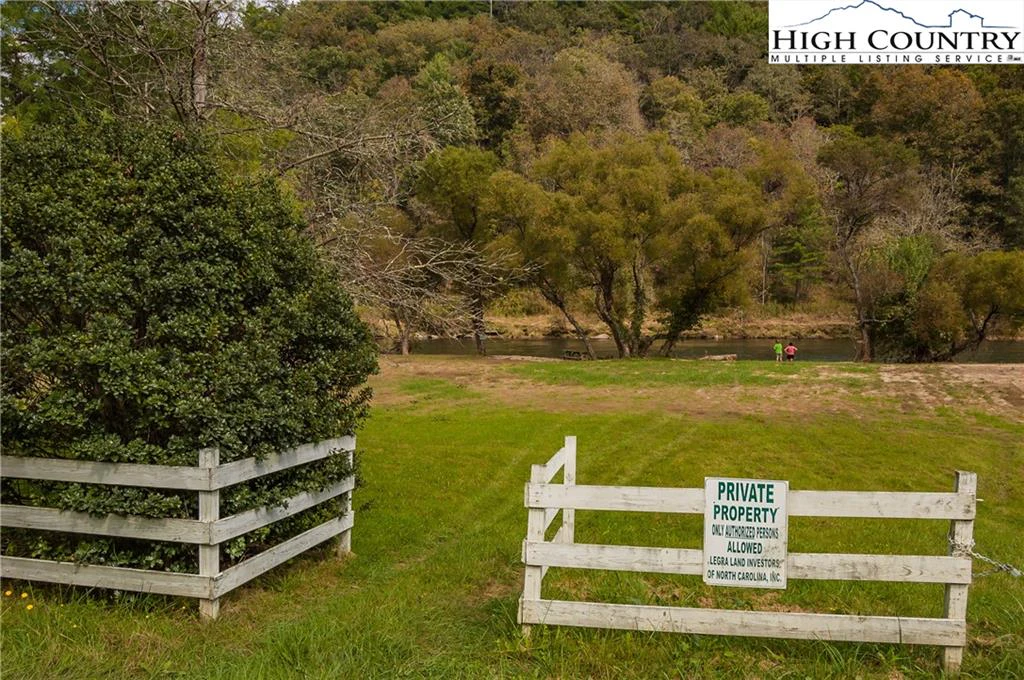 Image number 16 for the current listing