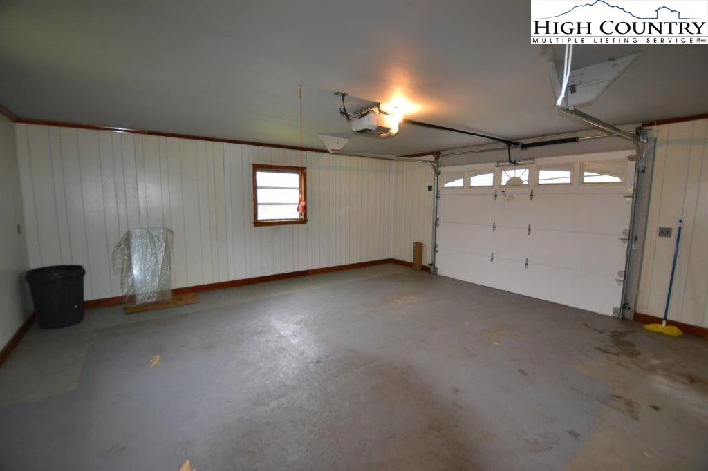 Image number 16 for the current listing
